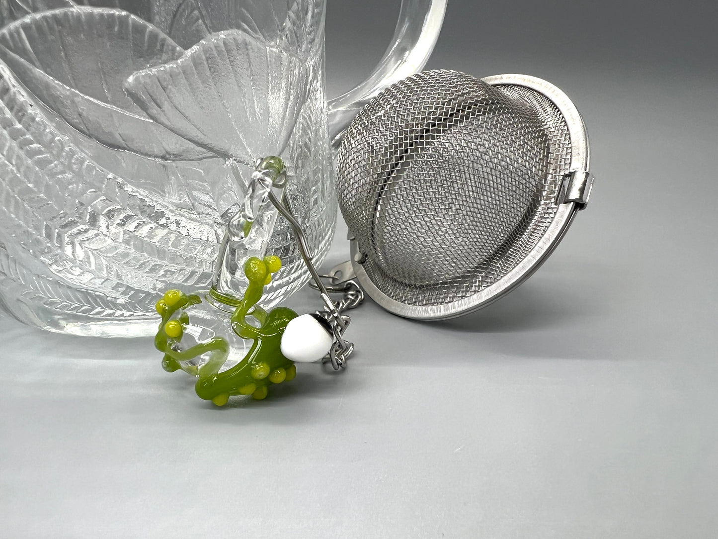 Frog Tea Steeper - Timber Green with Bright Green Toes