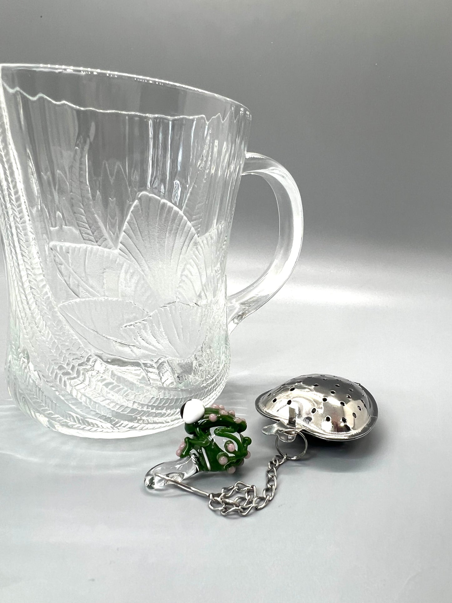 Frog Tea Steeper - Forest Green with Pink Toes