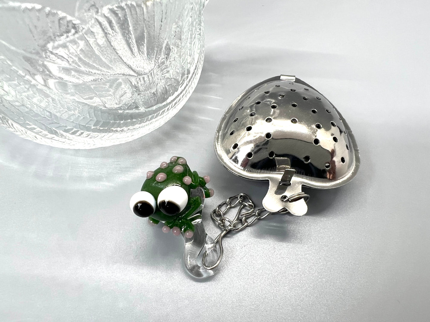 Frog Tea Steeper - Forest Green with Pink Toes