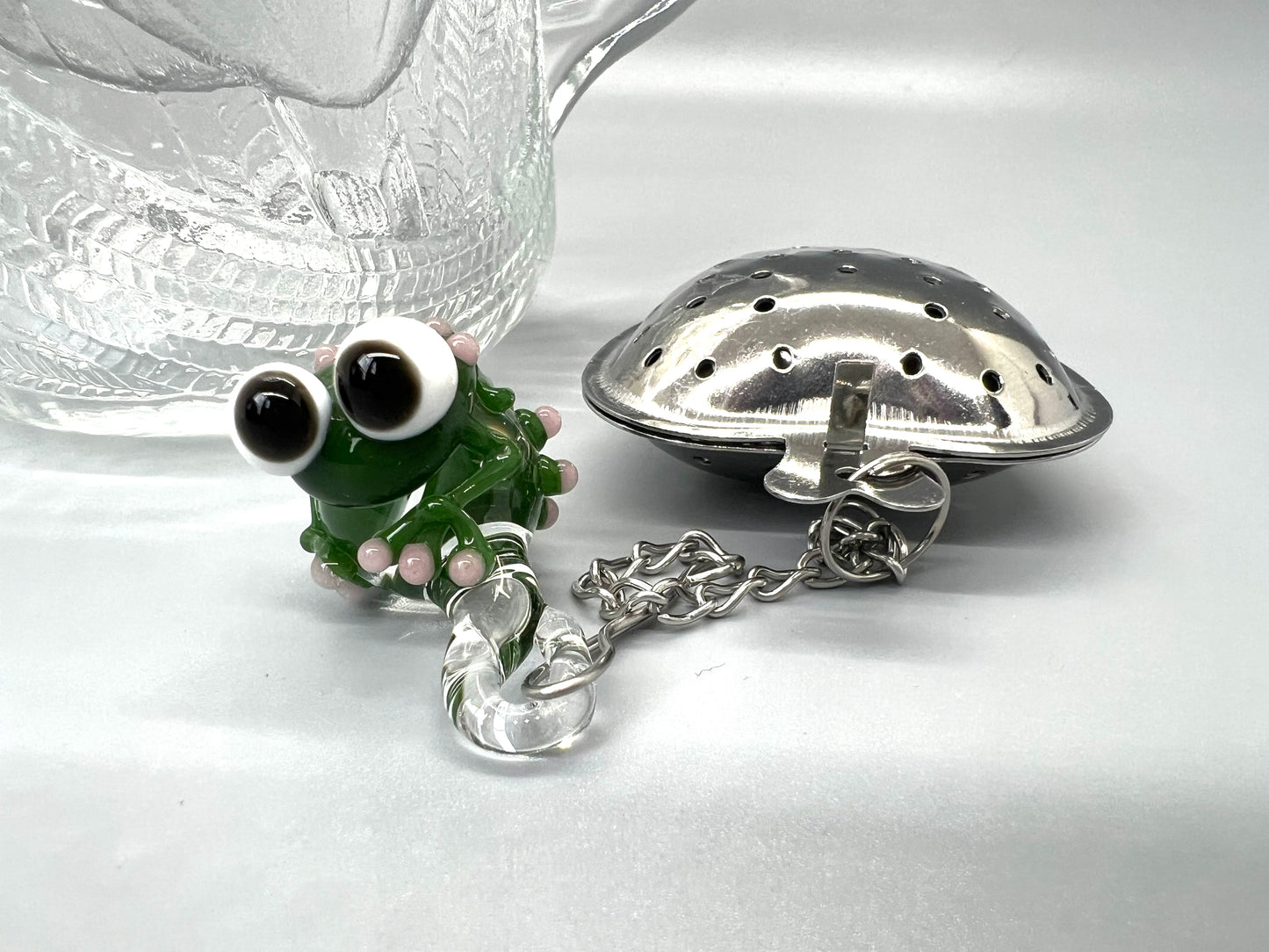 Frog Tea Steeper - Forest Green with Pink Toes
