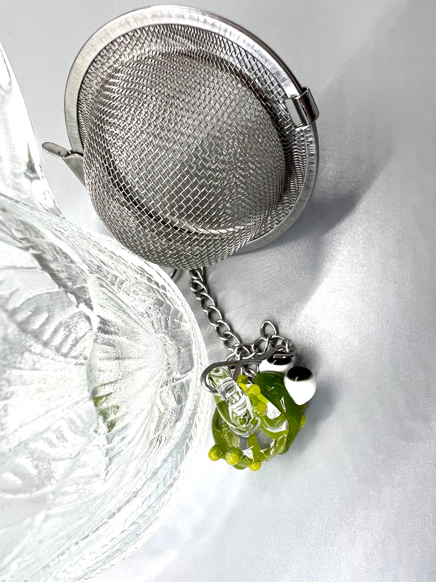 Frog Tea Steeper - Timber Green with Bright Green Toes