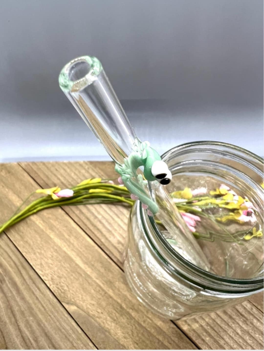 Sage Gecko on a Clear Straight Straw